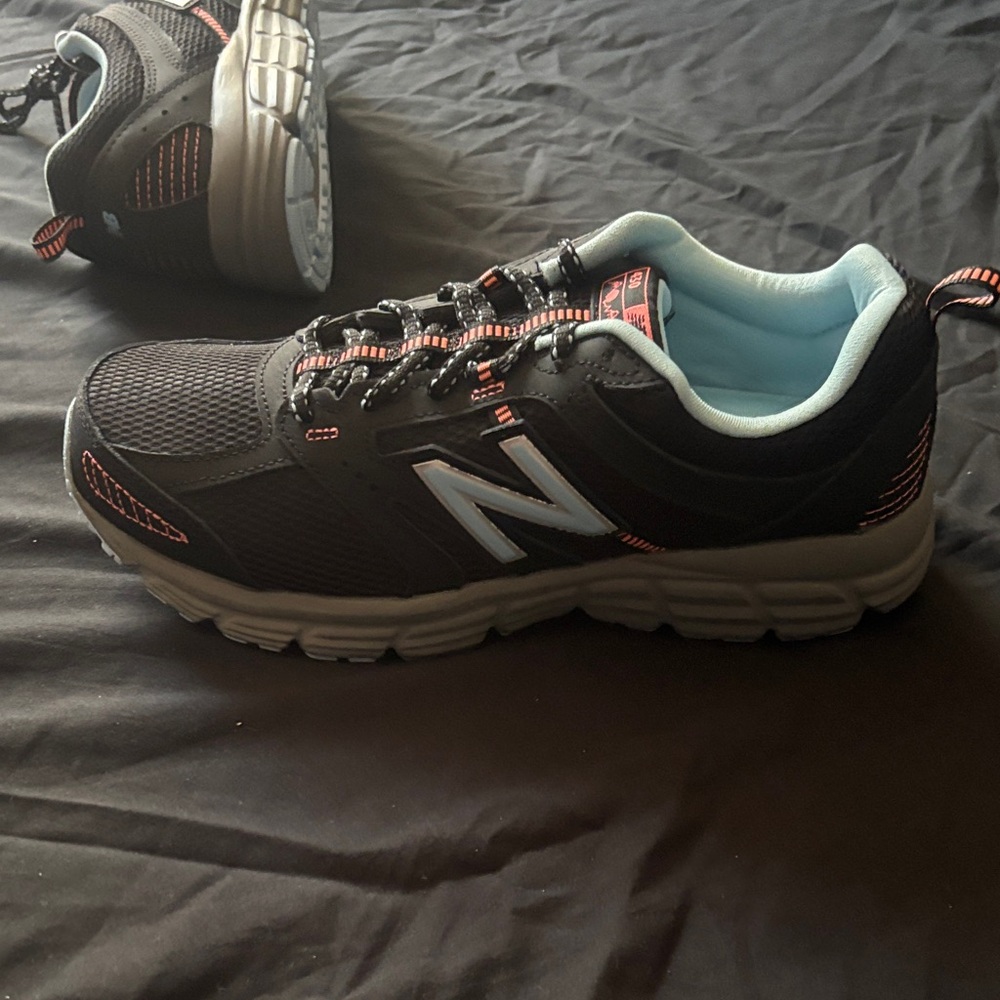 New Balance Women’s Black and Coral Sneakers - Picture 10 of 10